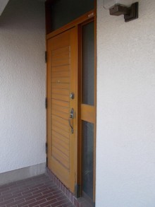 壁を壊さず、1日で玄関ドアを新しくリフォーム　世田谷区I様邸